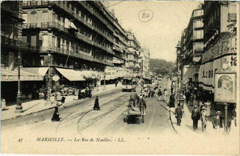Carte postale ancienne Marseille La Rue de Noailles à Marseille