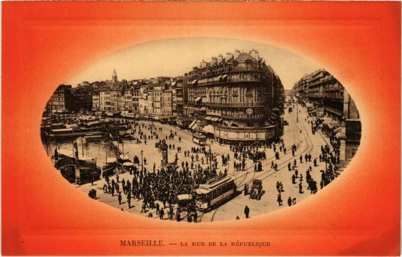 Carte postale ancienne Marseille La Rue De La Republique à Marseille