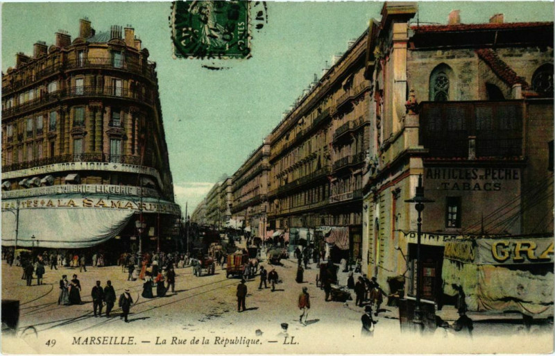 Carte postale ancienne Marseille La Rue De La Republique à Marseille