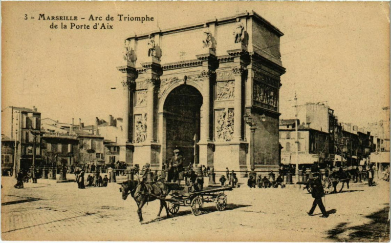 Carte postale ancienne Marseille Arc de Triomphe de la Porte d'Aix à Marseille