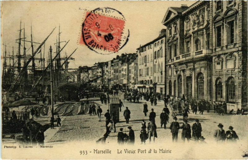 Carte postale ancienne Marseille Le Vieux Port et la Mairie à Marseille