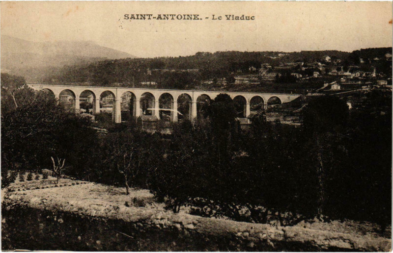Carte postale ancienne Marseille - St-Antoine Le Viaduc à Marseille
