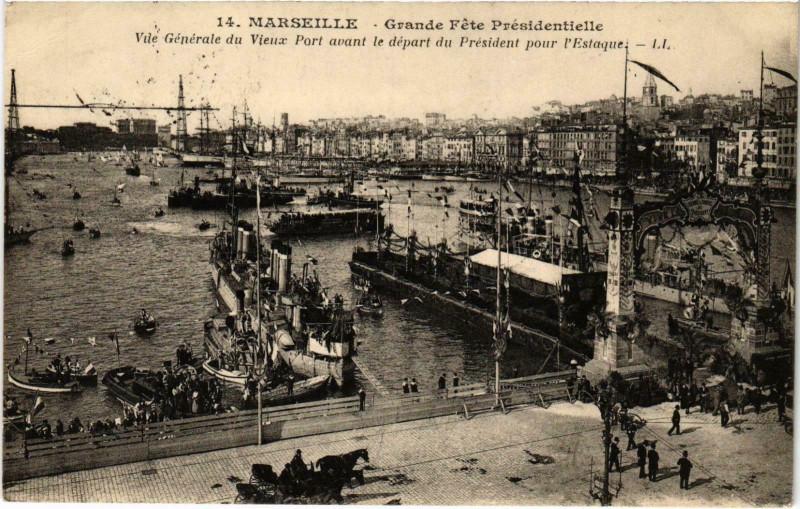 Carte postale ancienne Marseille - Grande Fete Presidentielle Vue Genreale du Vieux à Marseille