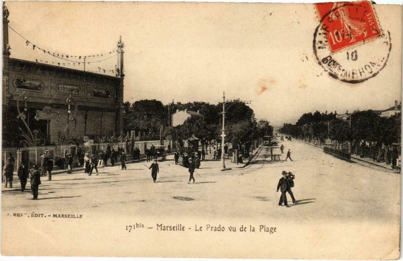 Carte postale ancienne Marseille - Le Prado vu de la Plage à Marseille