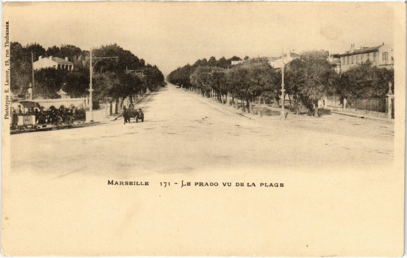 Carte postale ancienne Marseille - La Prado vu de la Plage à Marseille