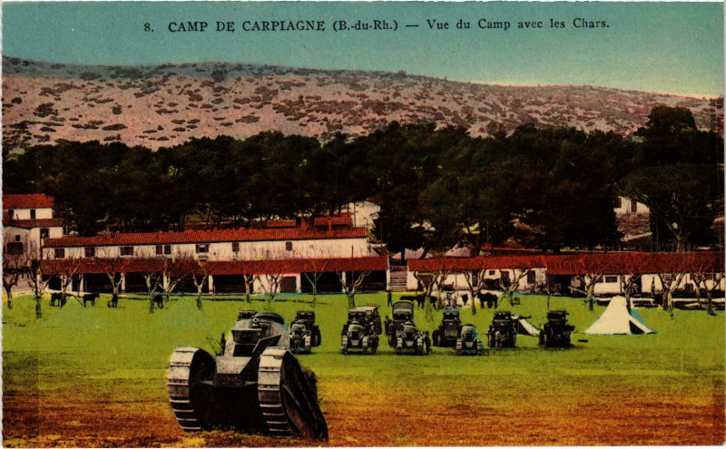 Carte postale ancienne Marseille - Camp de Carpiagne Vue du Camp avec les Chars à Marseille