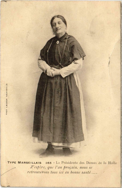 Carte postale ancienne Marseille - Types Marseillais La Presidente des Dames de la à Marseille
