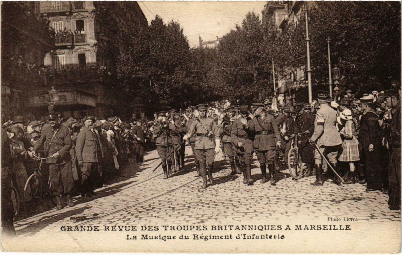 Carte postale ancienne Marseille - Grande Revue des Troupes Britanniques a Marseille à Marseille