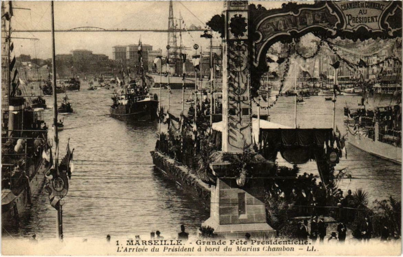 Carte postale ancienne Grande Fête Présidentielle - L'Arrivée du Président à bord du Marius Chambon à Marseille 1er Arrondissement