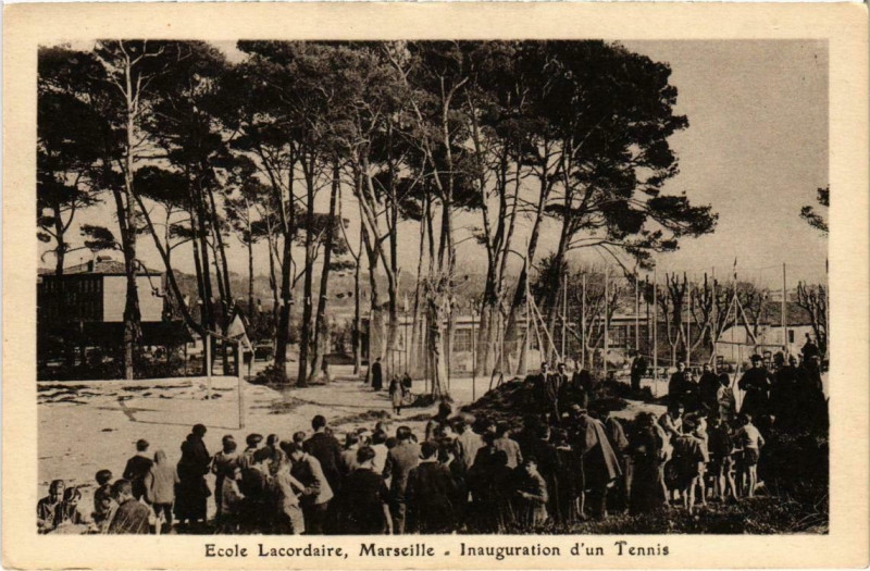 Carte postale ancienne Marseille - Ecole Lacordaire Inauguration d'un Tennis à Marseille