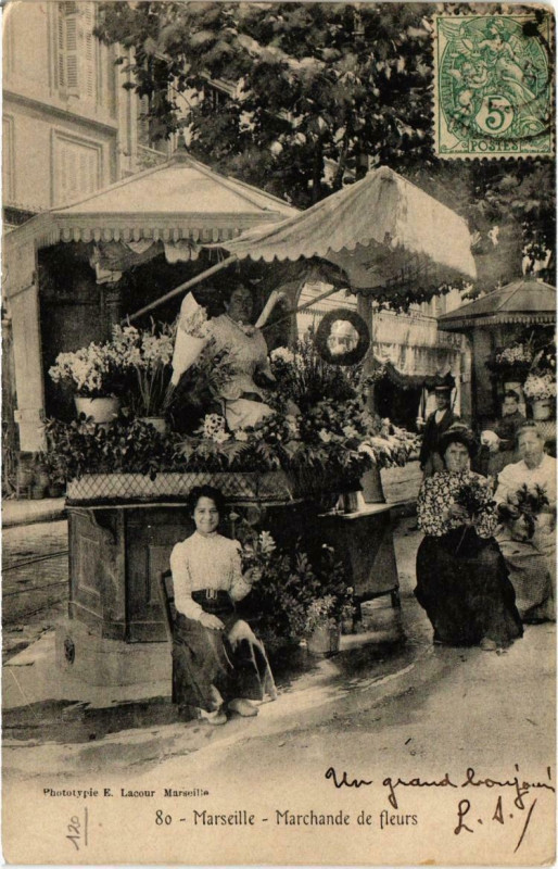 Carte postale ancienne Marseille - Marchande de fleurs à Marseille