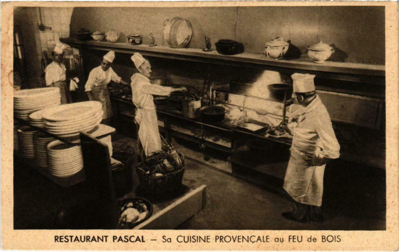 Carte postale ancienne Marseille - Restaurant Pascal Sa Cuisine Provencale au Feu de à Marseille