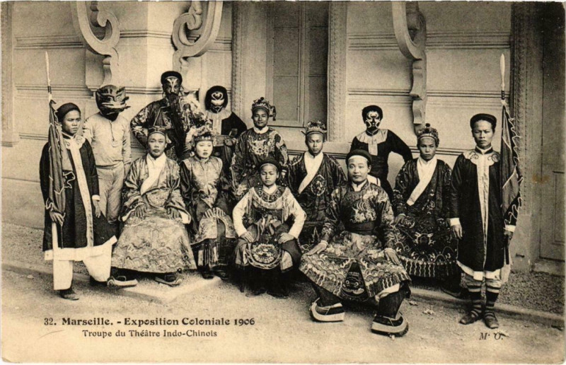 Carte postale ancienne Marseille - Expo Coloniale Troupe du Theatre IndoChinois à Marseille