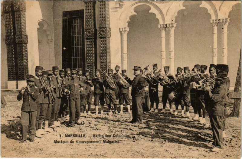Carte postale ancienne Marseille - Expo Coloniale Musique du Gouvernement à Marseille