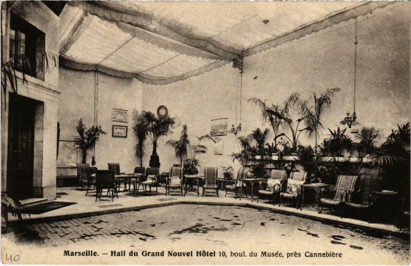 Carte postale ancienne Marseille - Hall du Grand Nouvel Hotel à Marseille