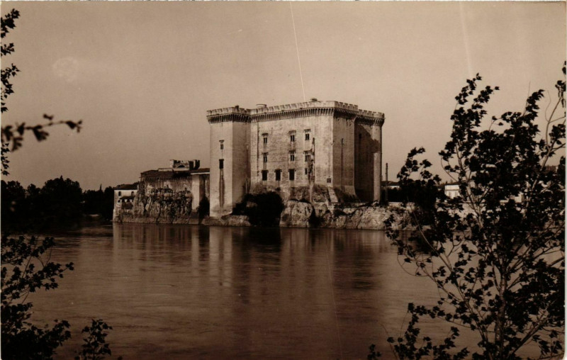 Carte postale ancienne Chateau de Tarascon Bouches-du-Rhone à Tarascon