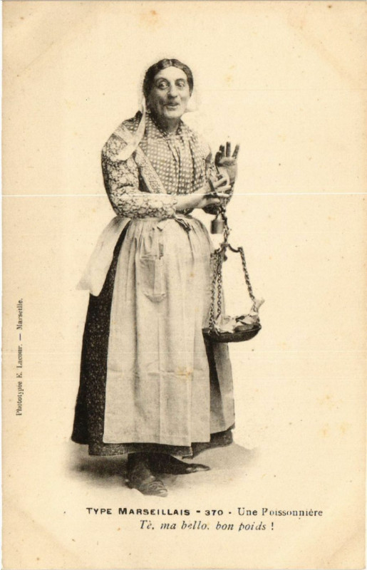 Carte postale ancienne Type Marseillais Une Poissonniere