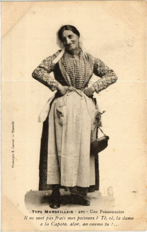 Carte postale ancienne Type Marseillais Une Poissonniere