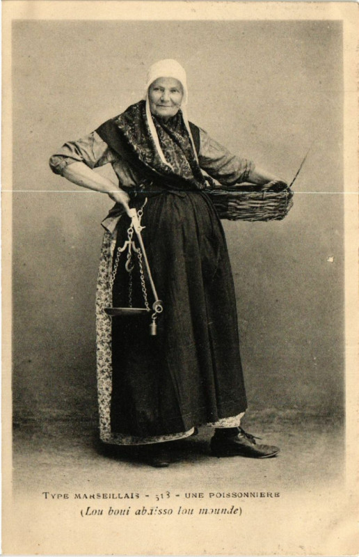 Carte postale ancienne Type Marseillais Une Poissonniere