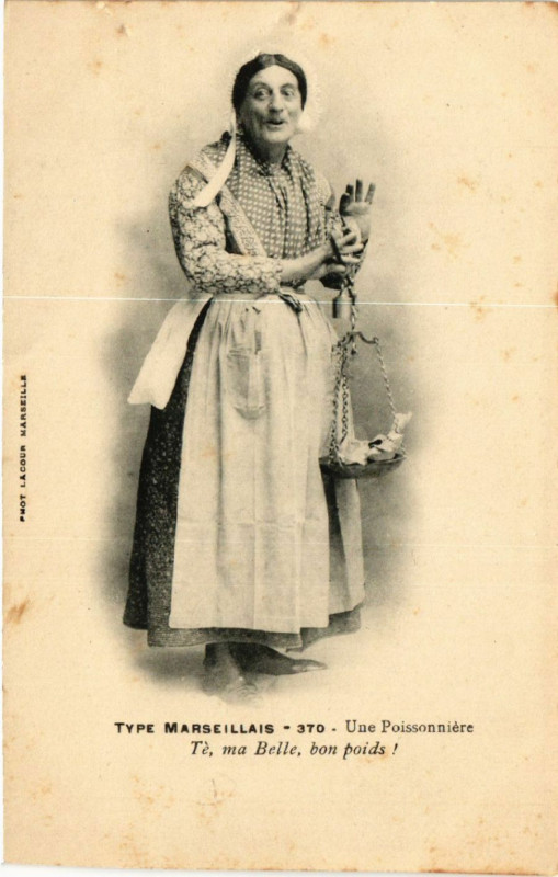 Carte postale ancienne Type Marseillais Une Poissonniere