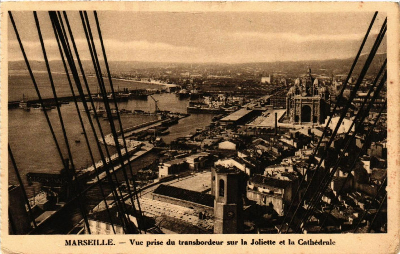 Carte postale ancienne Marseille Vue prise du transbordeur sur la Joliette & Cathedrale à Marseille