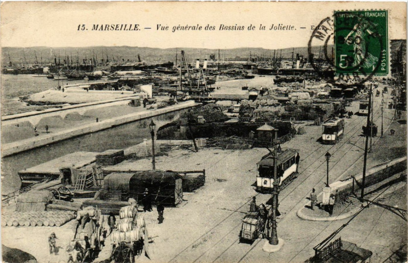 Carte postale ancienne Marseille Vue générale des Bassins de la Joliette à Marseille
