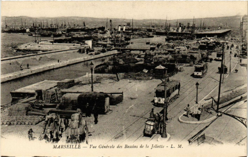 Carte postale ancienne Marseille Vue générale des Bassins de la Joliette à Marseille