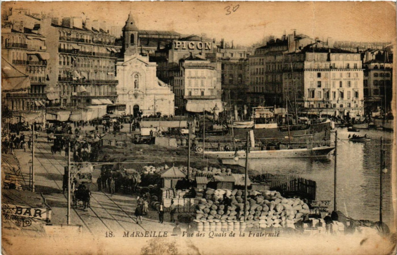 Carte postale ancienne Marseille Vue des Quais de la Fraternite à Marseille