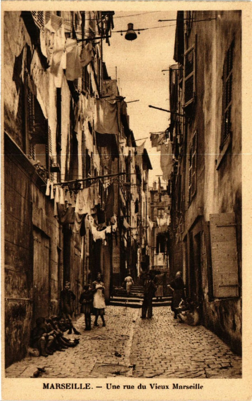 Carte postale ancienne Marseille Une Rue du Vieux Marseille à Marseille