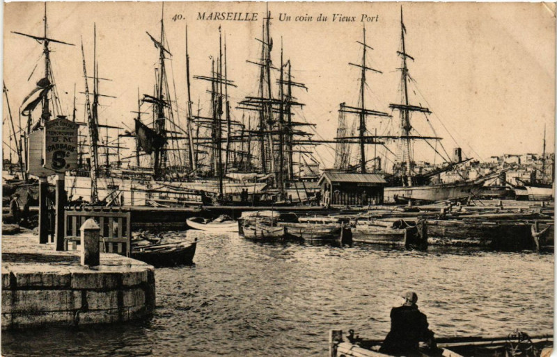 Carte postale ancienne Marseille Un coin du Vieux Port à Marseille