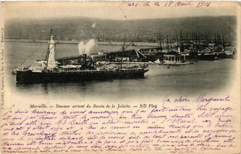 Carte postale ancienne Marseille Steamer sortant du Bassin de la Joliette. à Marseille