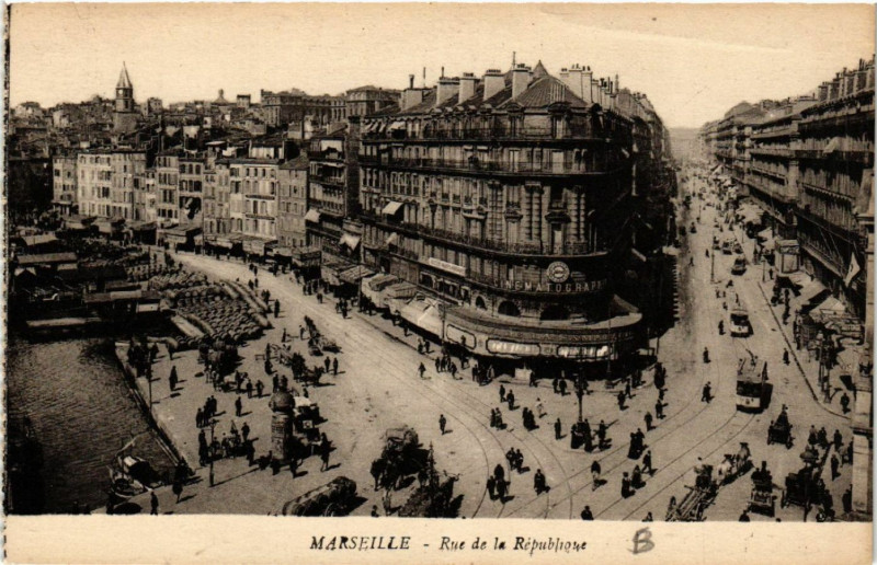Carte postale ancienne Marseille Rue de la Republique à Marseille