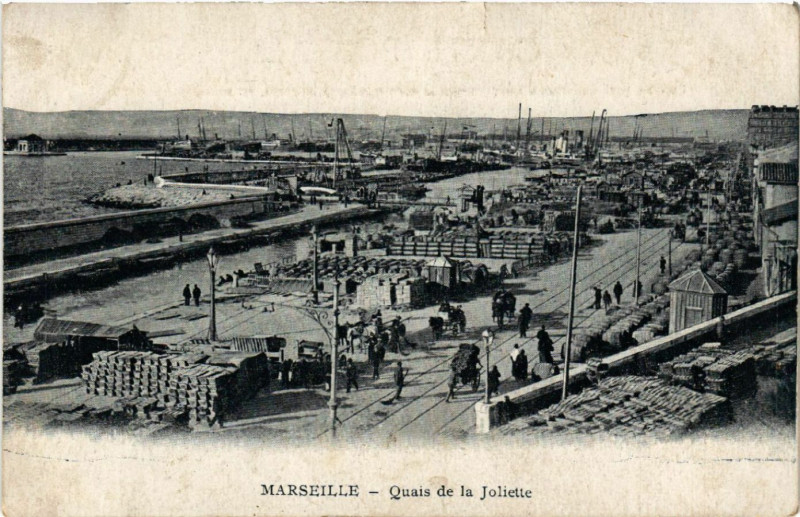Carte postale ancienne Marseille Quais de la joliette à Marseille