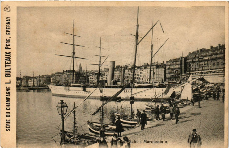 Carte postale ancienne Marseille Quai de la Fraternite-Le Yacht Maroussia. à Marseille