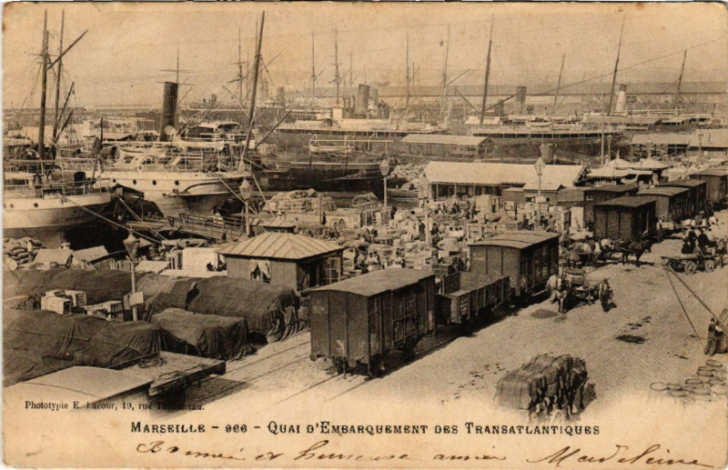 Carte postale ancienne Marseille Quai d'embarquement des Transatlantiques à Marseille