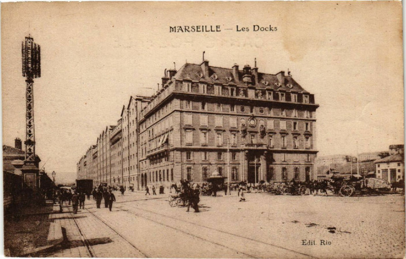 Carte postale ancienne Marseille Les Docks à Marseille