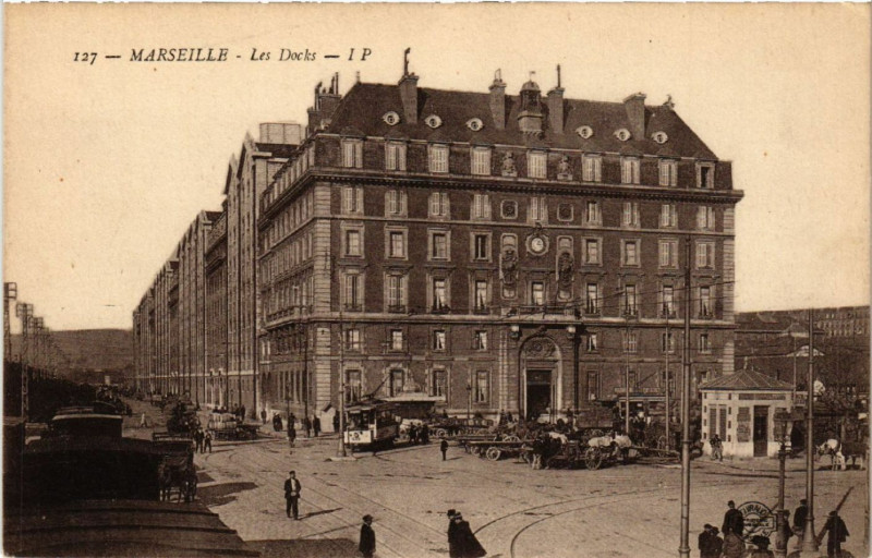 Carte postale ancienne Marseille Les Docks à Marseille