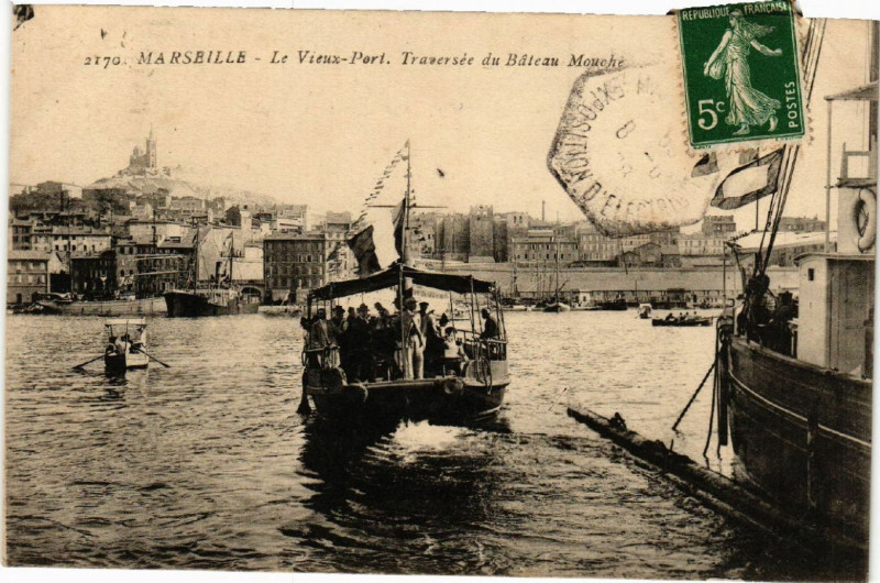 Carte postale ancienne Marseille Le Vieux Port.Traversee du Bateau Mouche à Marseille