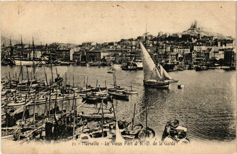Carte postale ancienne Marseille Le Vieux Port et Notre Dame de la Garde à Marseille