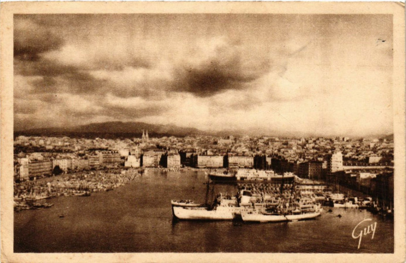 Carte postale ancienne Marseille Le Vieux Port et la Ville à Marseille