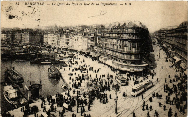 Carte postale ancienne Marseille Le Quai du Port et la Rue de la Republique à Marseille