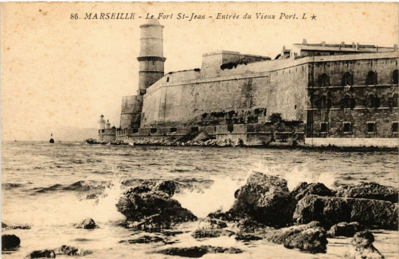 Carte postale ancienne Marseille Le Fort St-Jean-Entree du Viuex Port à Marseille