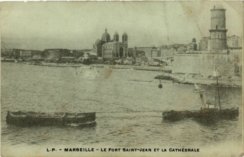 Carte postale ancienne Marseille Le Fort St-Jean et la Cathedrale à Marseille