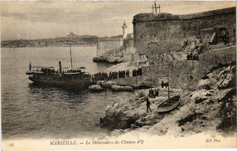 Carte postale ancienne Marseille Le Debarcadere du Chateau d'If à Marseille