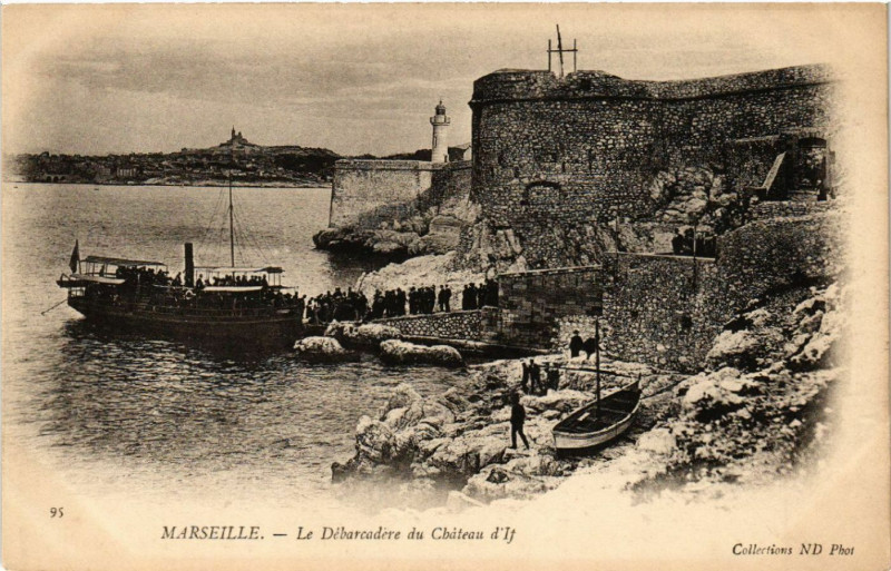 Carte postale ancienne Marseille Le Debarcadere du Chateau d'If à Marseille