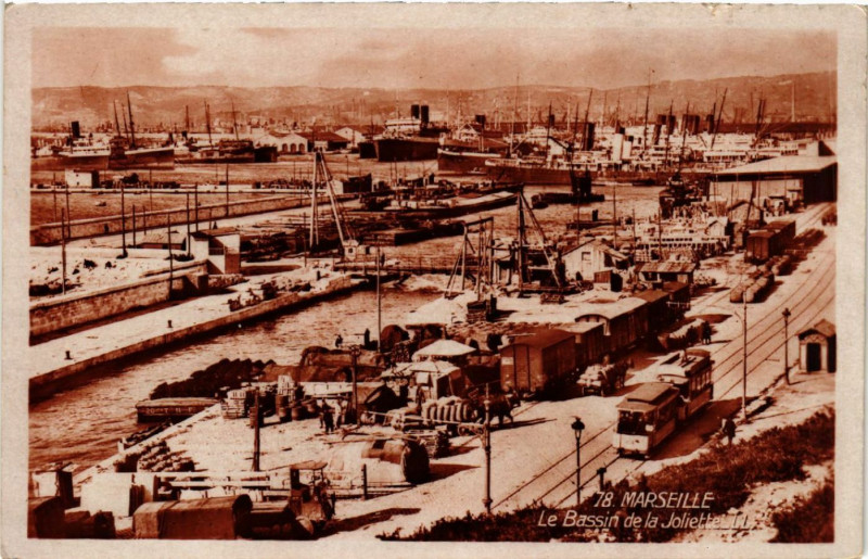 Carte postale ancienne Marseille Le Bassin de la Joliette à Marseille