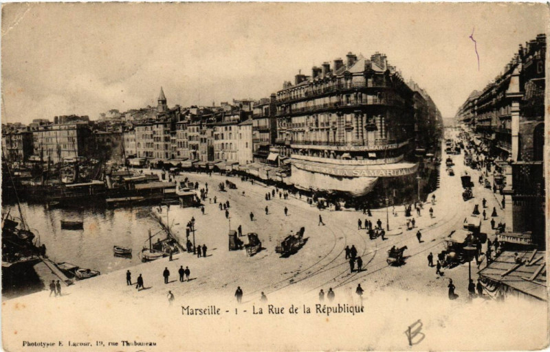 Carte postale ancienne Marseille La Rue de la Republique à Marseille