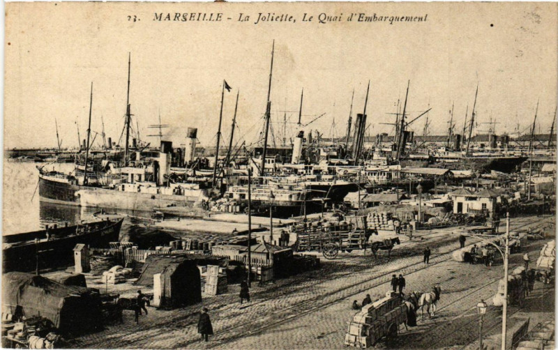 Carte postale ancienne Marseille La Joliette-Le Quai d'Embarquement à Marseille