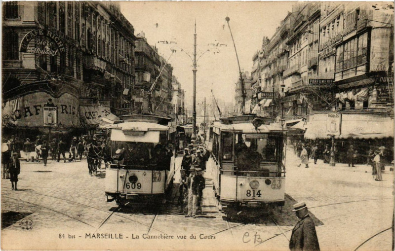Carte postale ancienne Marseille La Cannabiere vue du Cours à Marseille