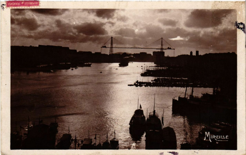 Carte postale ancienne Marseille Coucher de Soleil sur l'entree du Vieux Port à Marseille